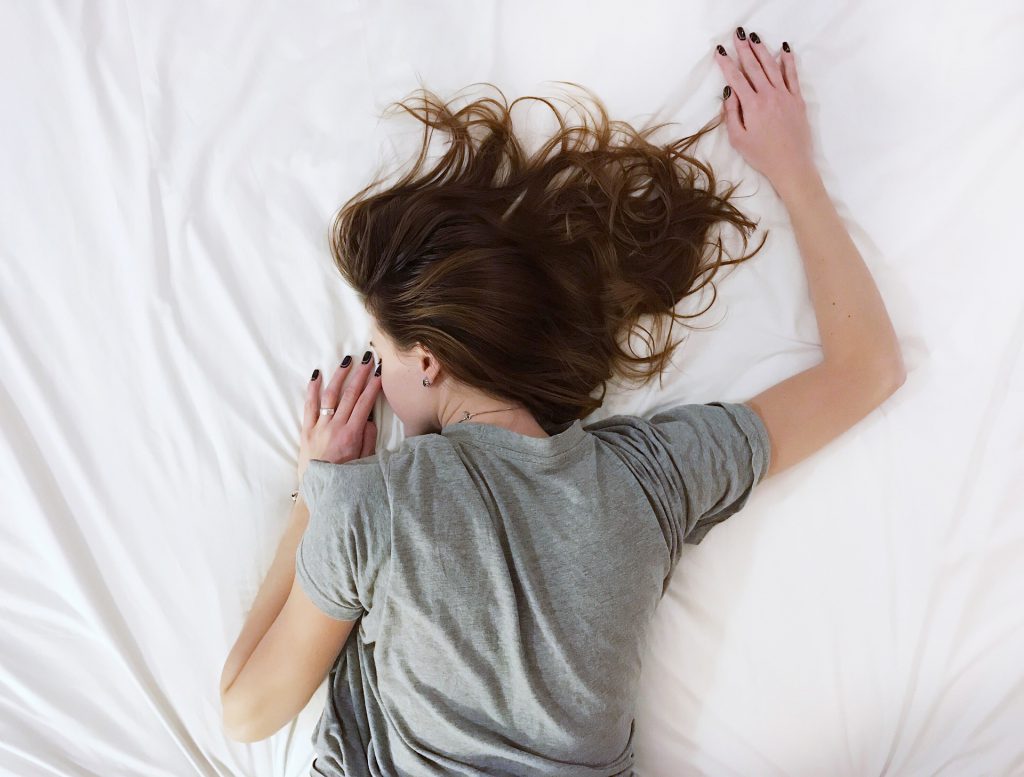 מבחירת המזרן ועד לתנוחת השינה: כל מה שצריך לשינה איכותית